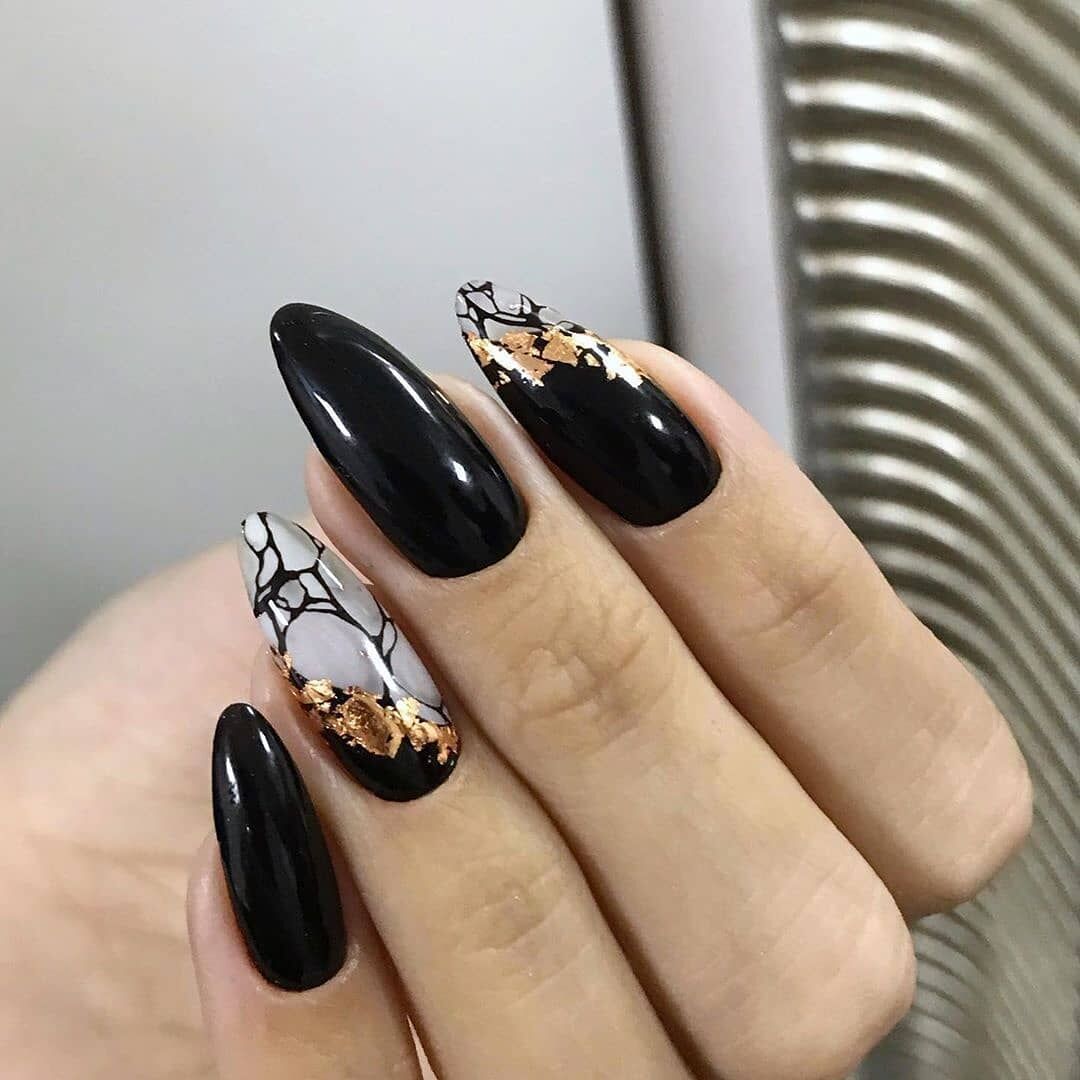 Стильные черные ногти