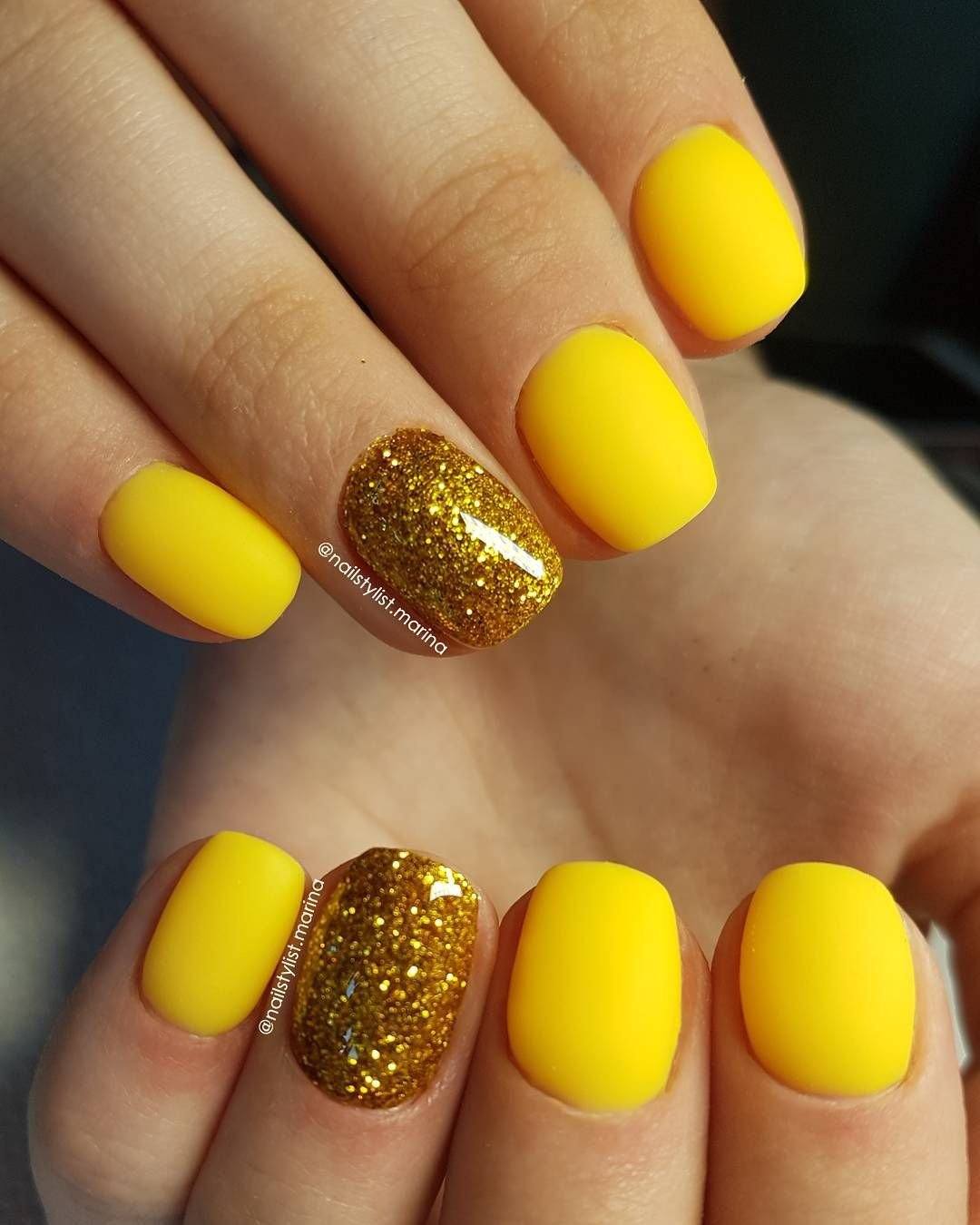 Желтые ногти с золотом
